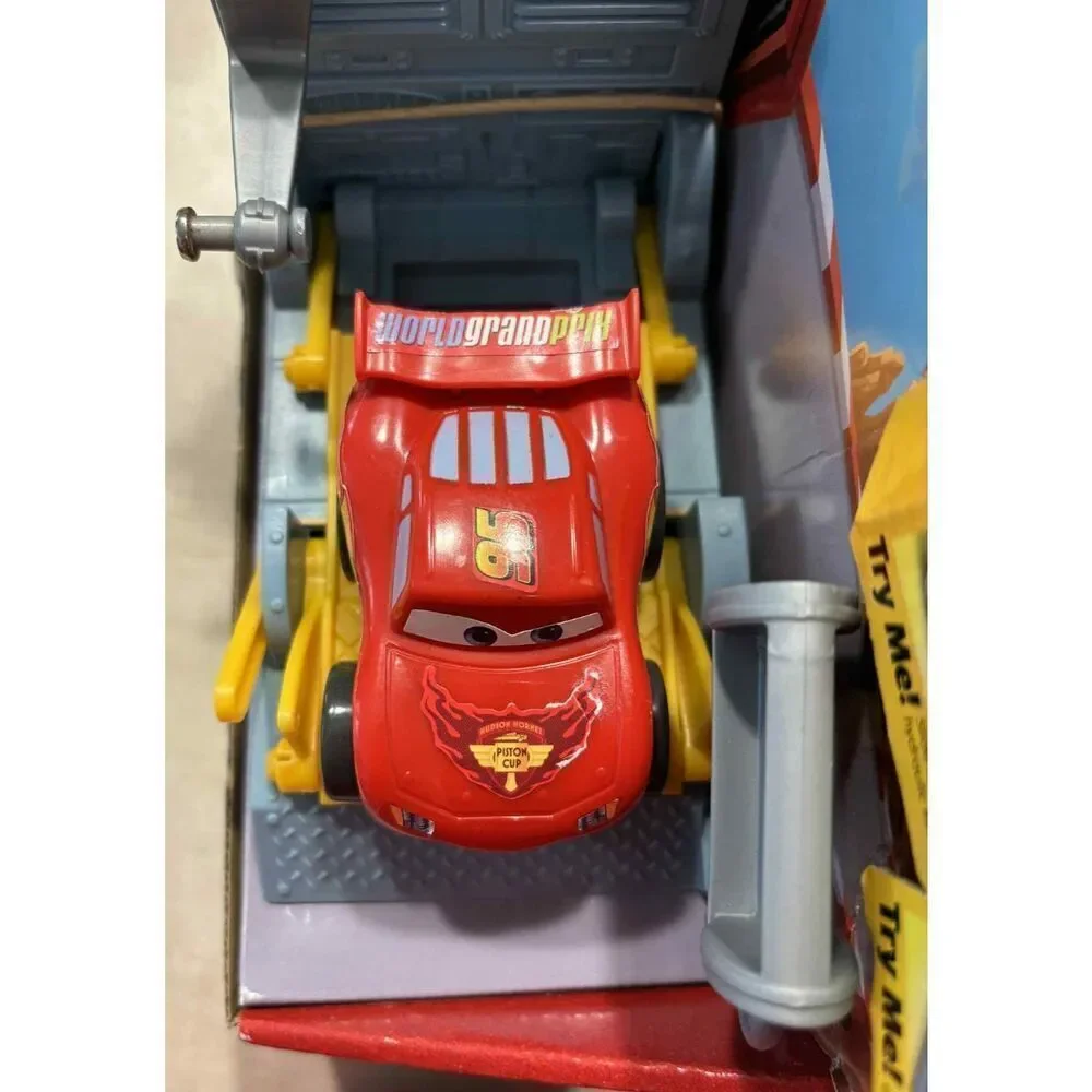 2012 Imaginext Cars 2 Race Around the World Lightning McQueen and Pit Stop